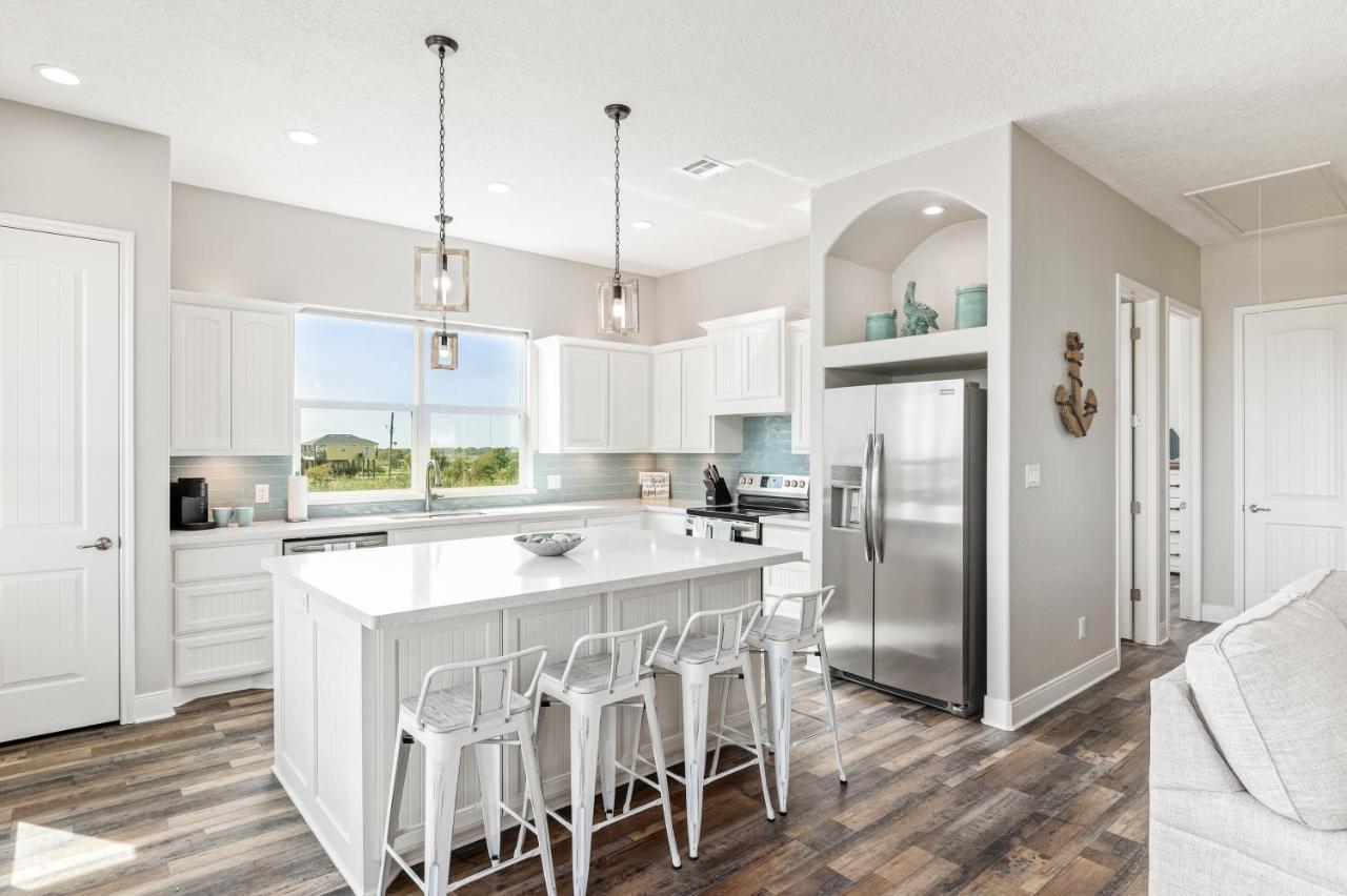 Stylish 4Br Crystal Beach Retreat Walk To Beach Bolivar Peninsula Exterior photo